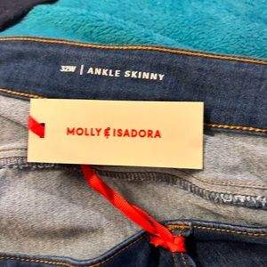 Molly and Isadora Size 32W Ankle and Skinny NWT jeans Women’s plus